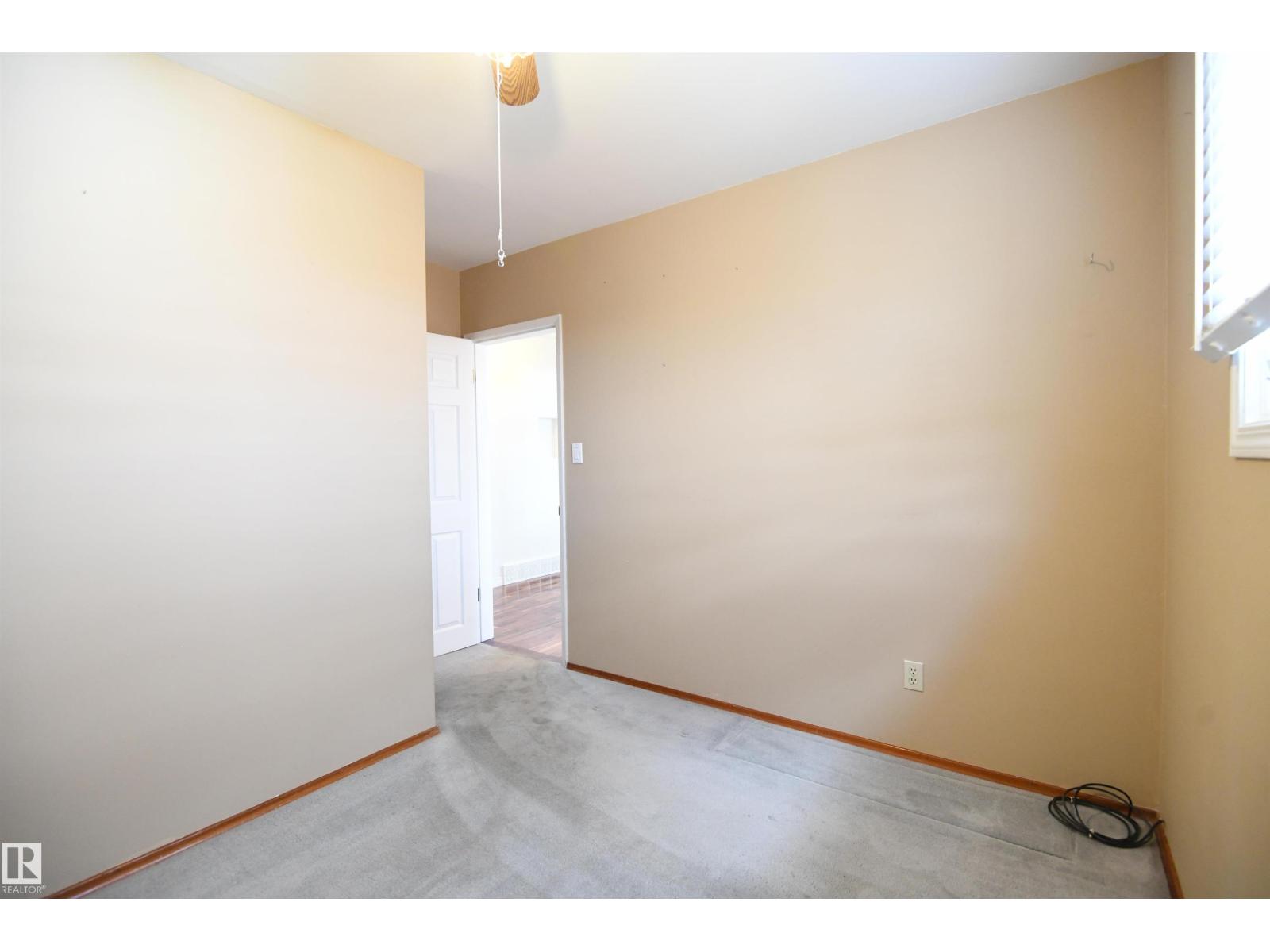 10243 42 St Nw Property Photo 17