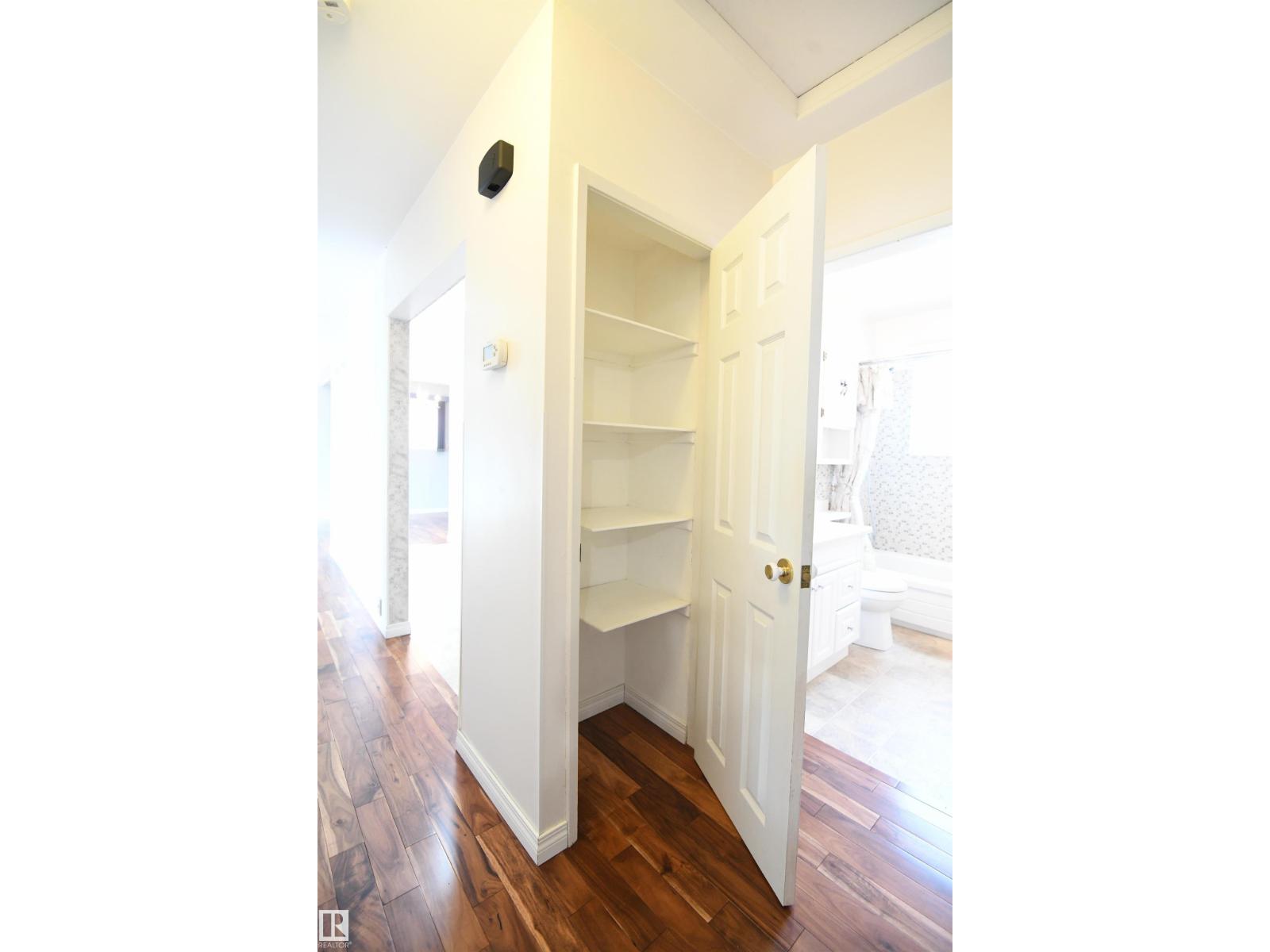 10243 42 St Nw Property Photo 18