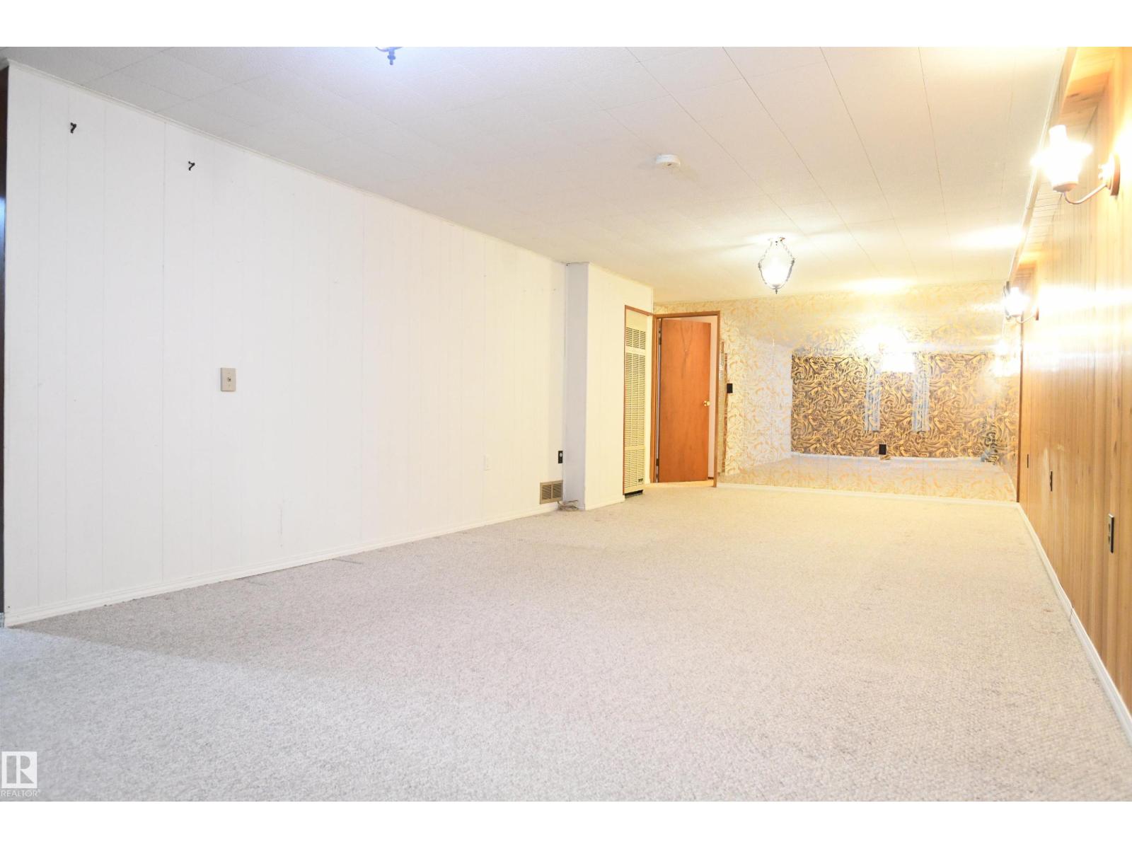 10243 42 St Nw Property Photo 21