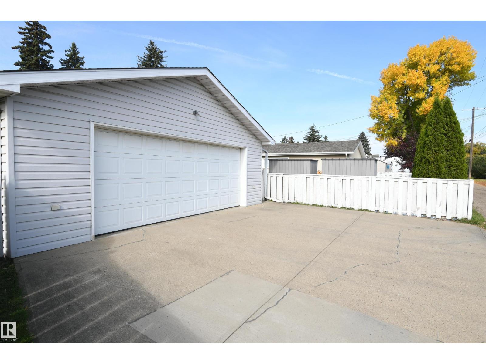 10243 42 St Nw Property Photo 30