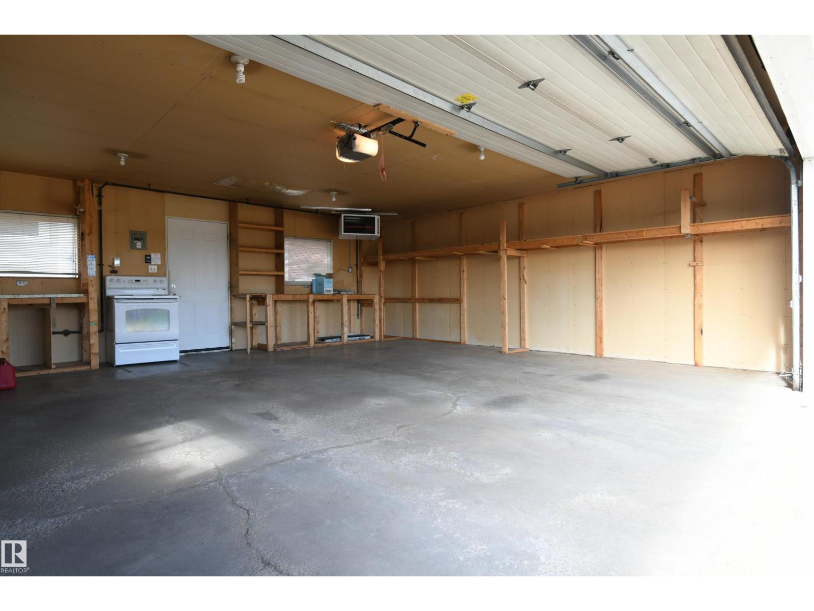 10243 42 St Nw Property Photo 32