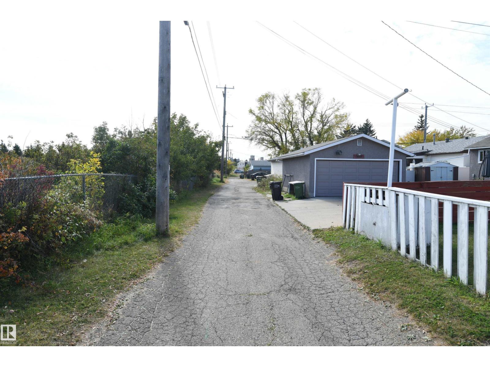 10243 42 St Nw Property Photo 34
