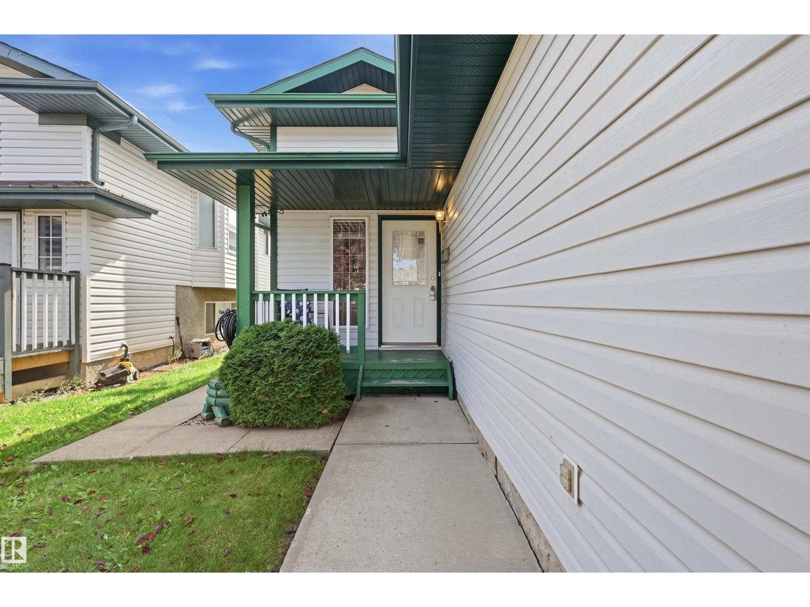 11615 8 Av Nw Property Photo 2