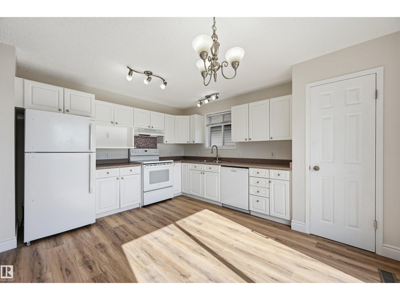 11615 8 Av Nw Property Photo 10