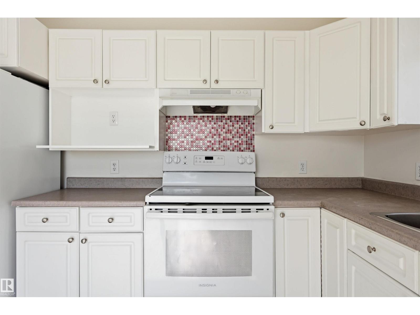 11615 8 Av Nw Property Photo 13