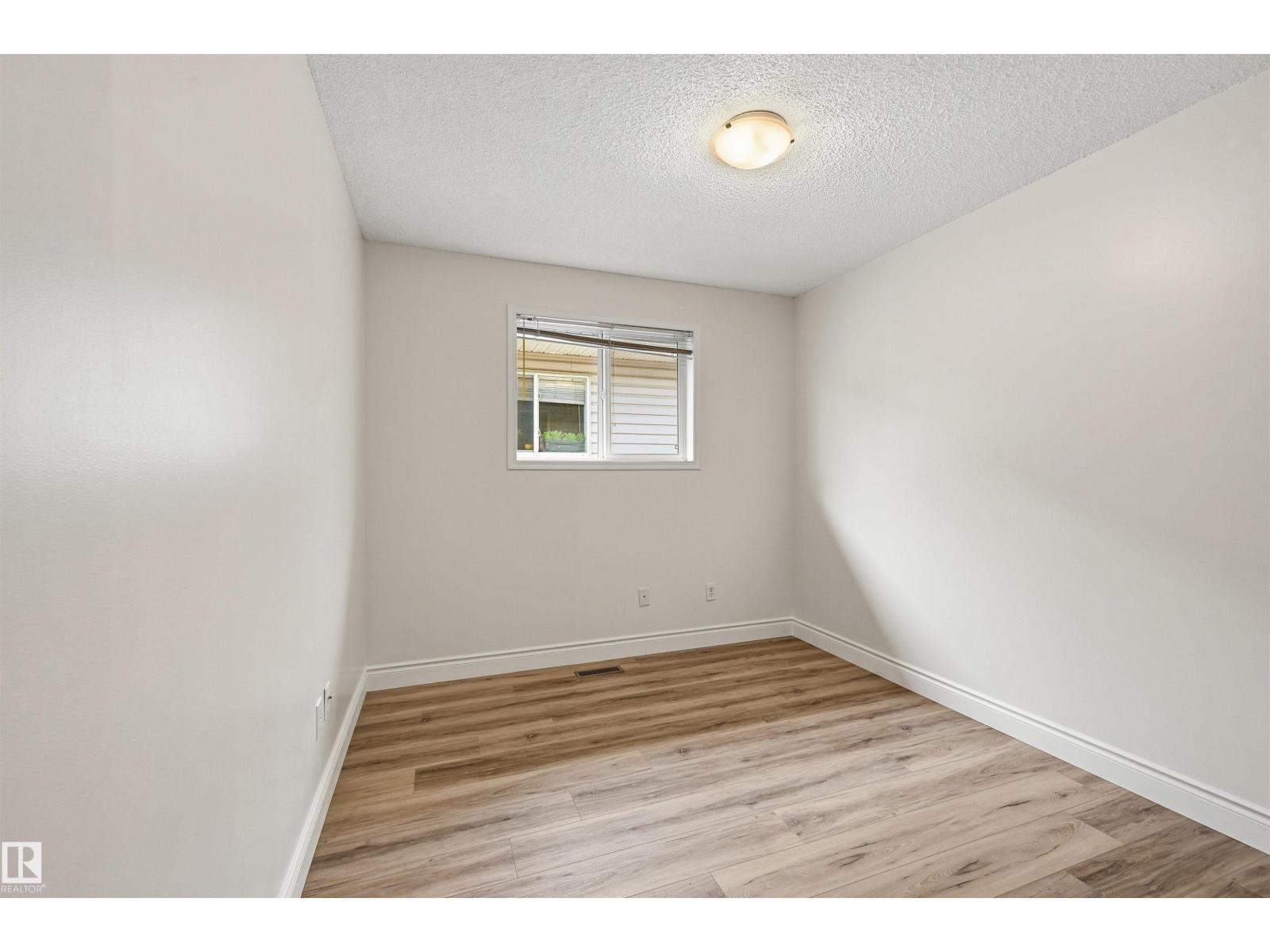 11615 8 Av Nw Property Photo 20