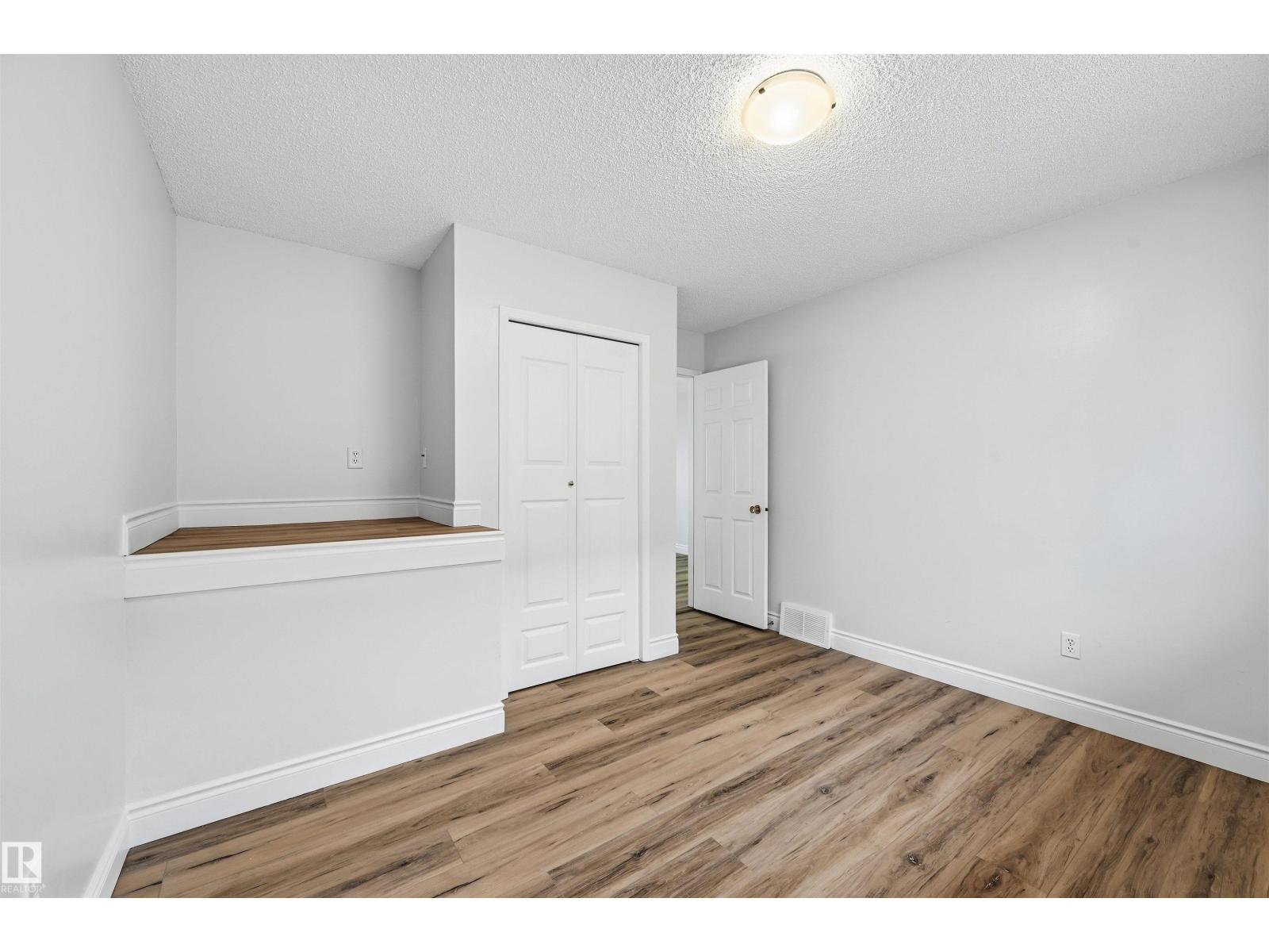 11615 8 Av Nw Property Photo 24