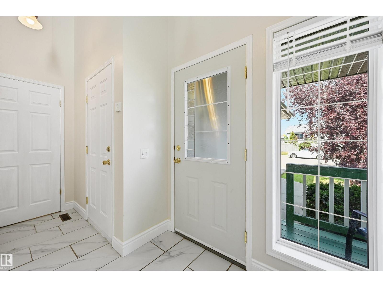 11615 8 Av Nw Property Photo 25