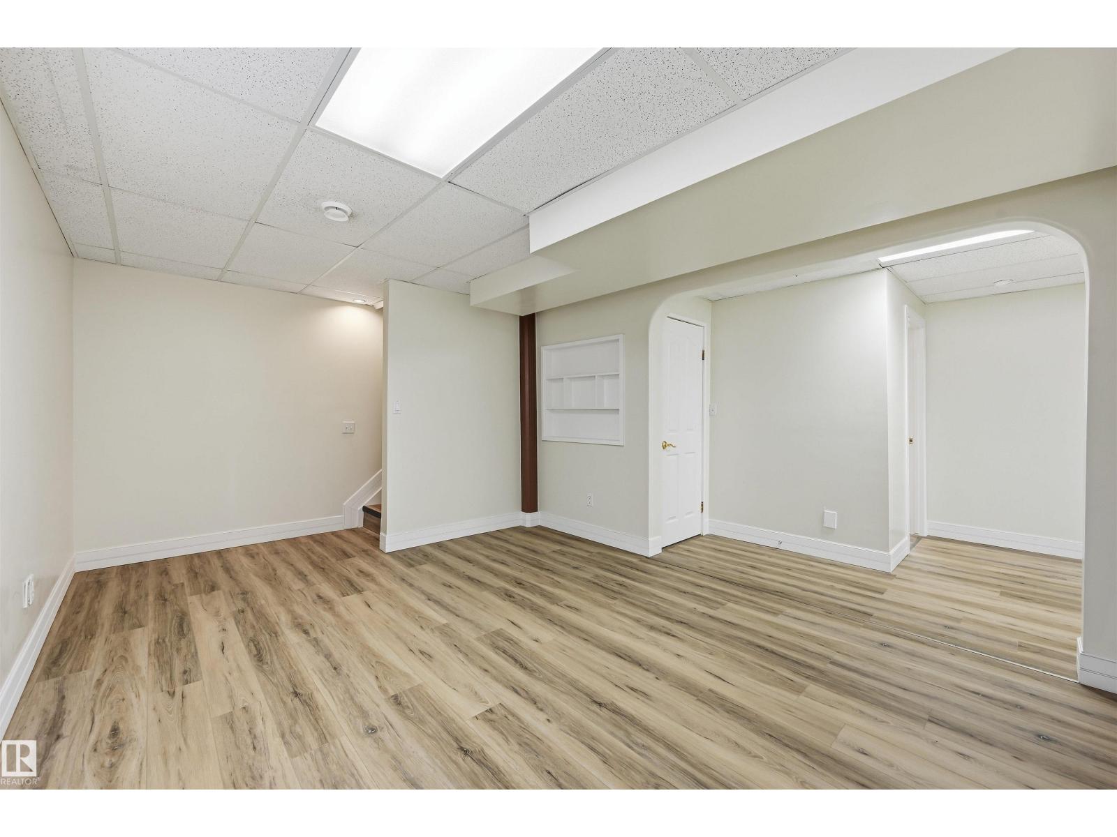11615 8 Av Nw Property Photo 28