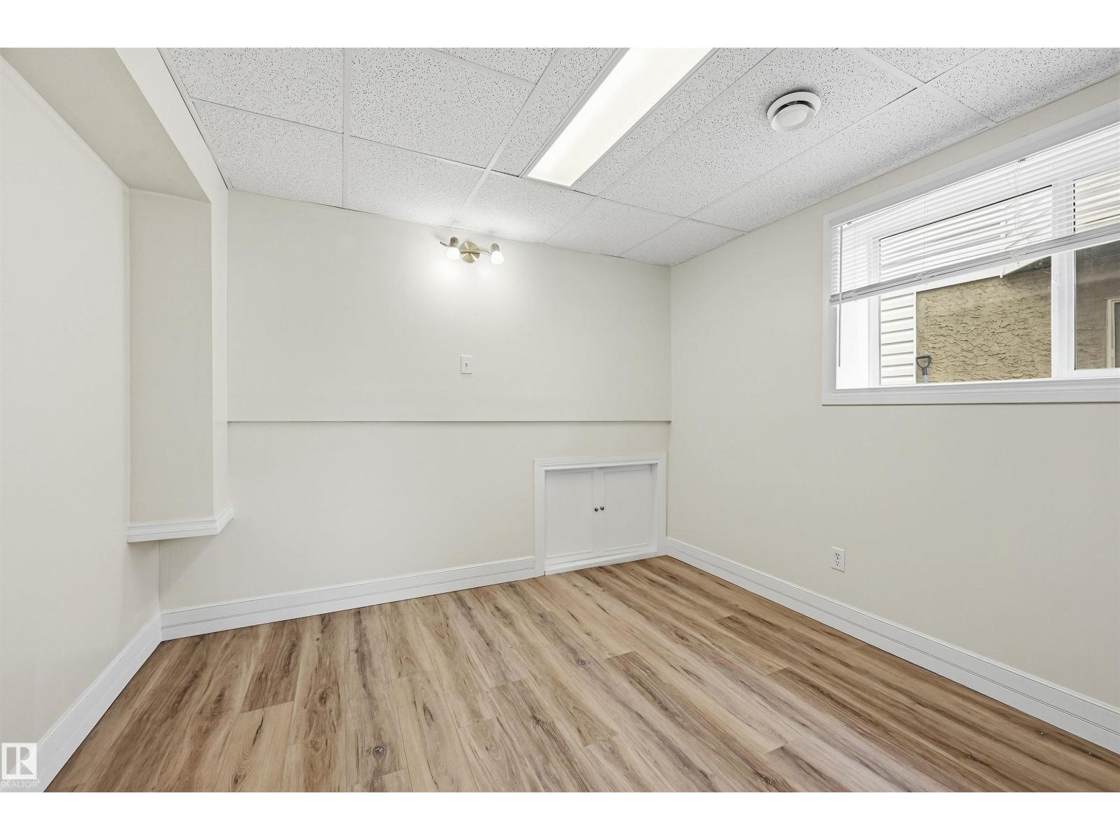 11615 8 Av Nw Property Photo 32