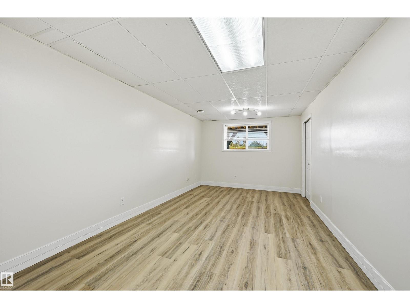 11615 8 Av Nw Property Photo 33
