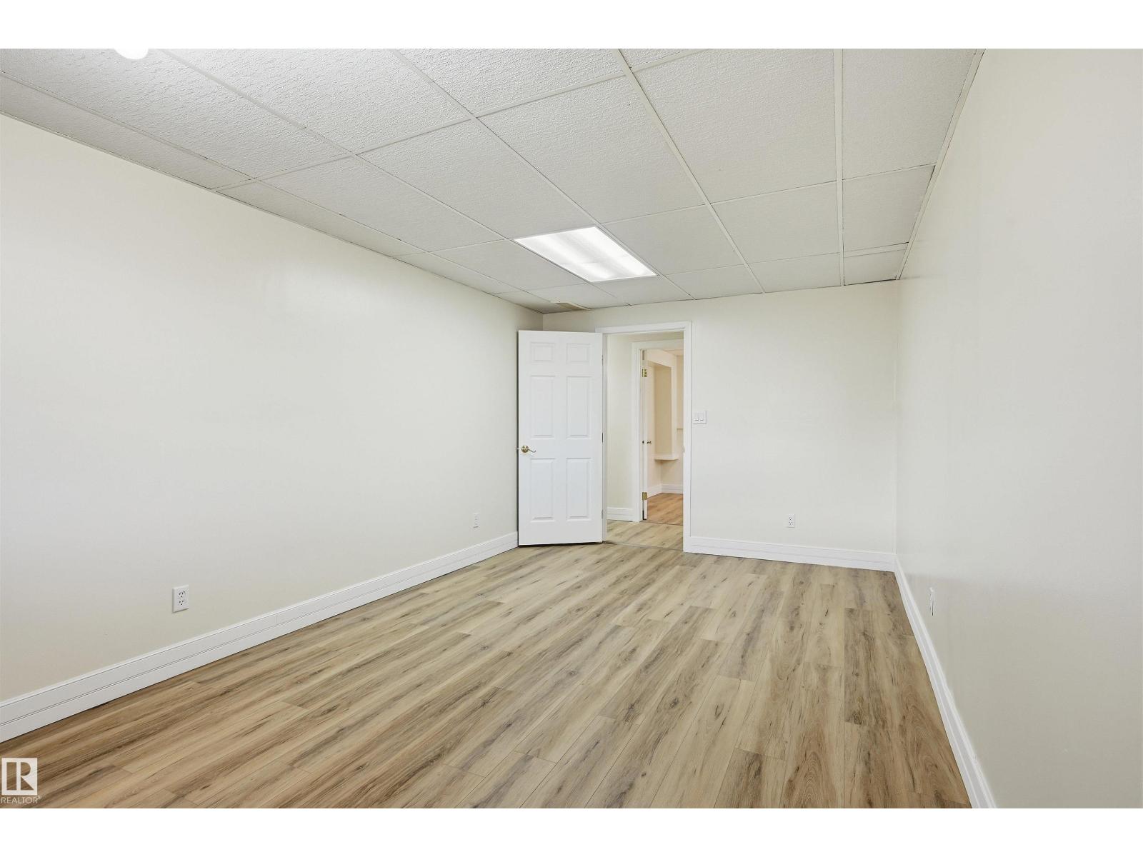 11615 8 Av Nw Property Photo 34