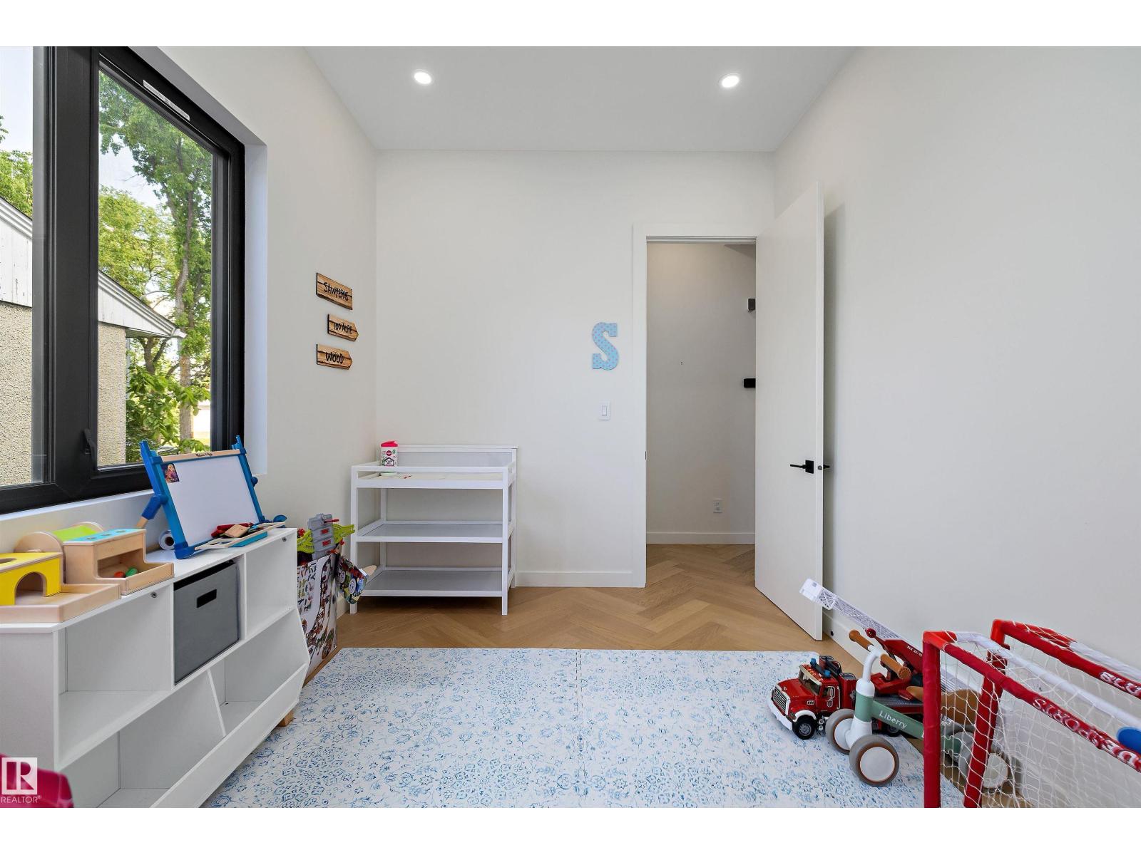 14624 93 Av Nw Property Photo 28