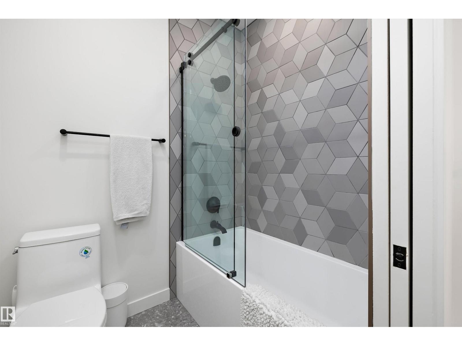 14624 93 Av Nw Property Photo 44