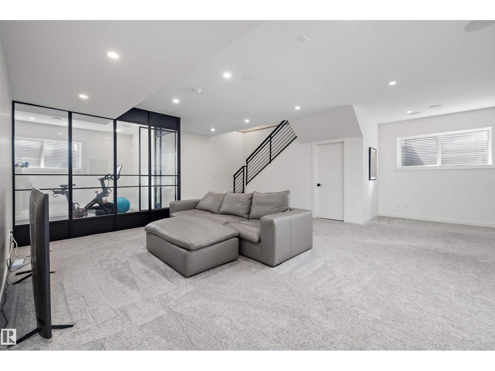 14624 93 Av Nw Property Photo 45
