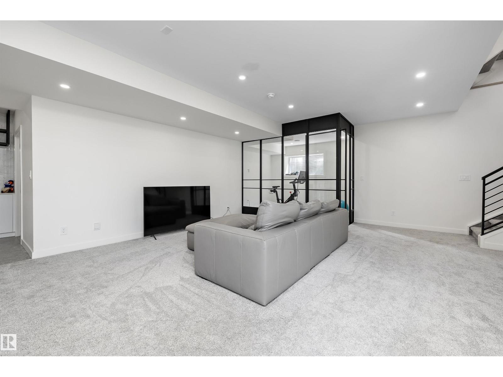 14624 93 Av Nw Property Photo 48