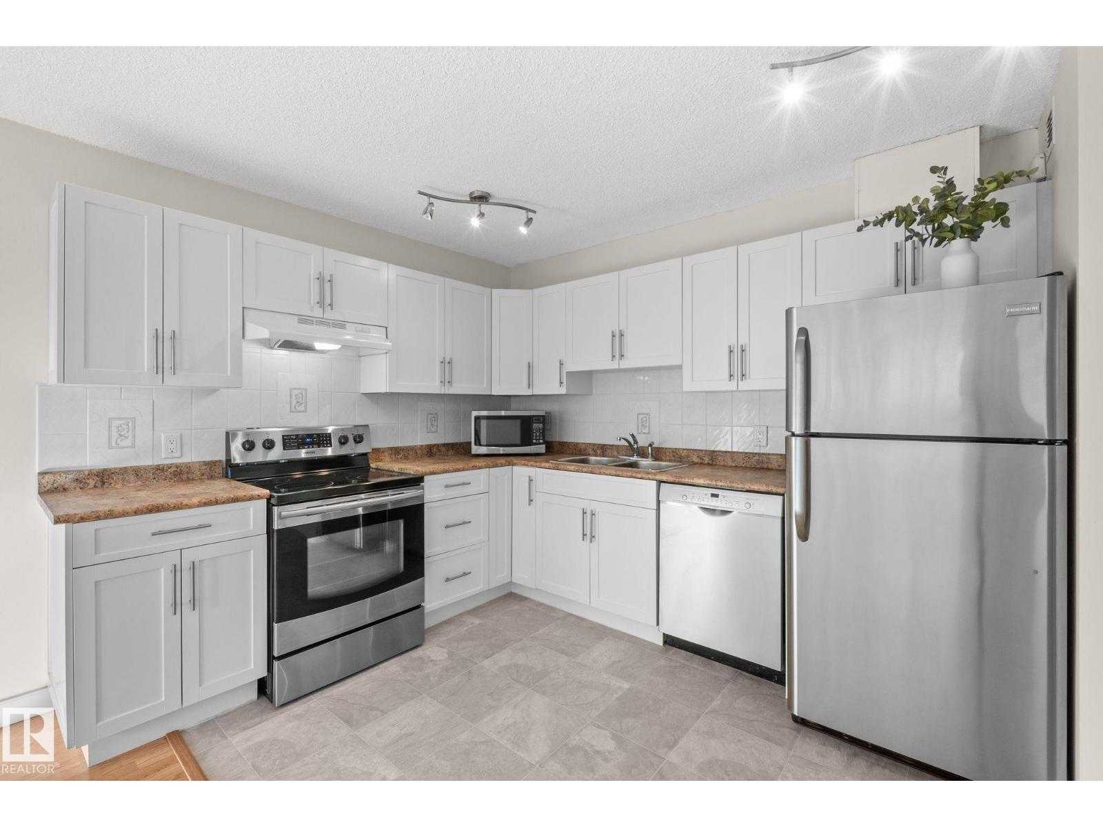 #1210 9710 105 ST NW Property Photo 1