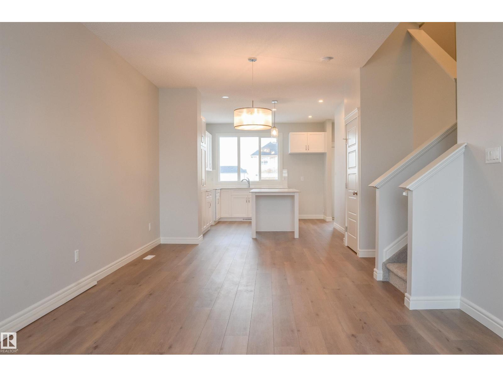 18832 28 Av Nw Property Photo 5