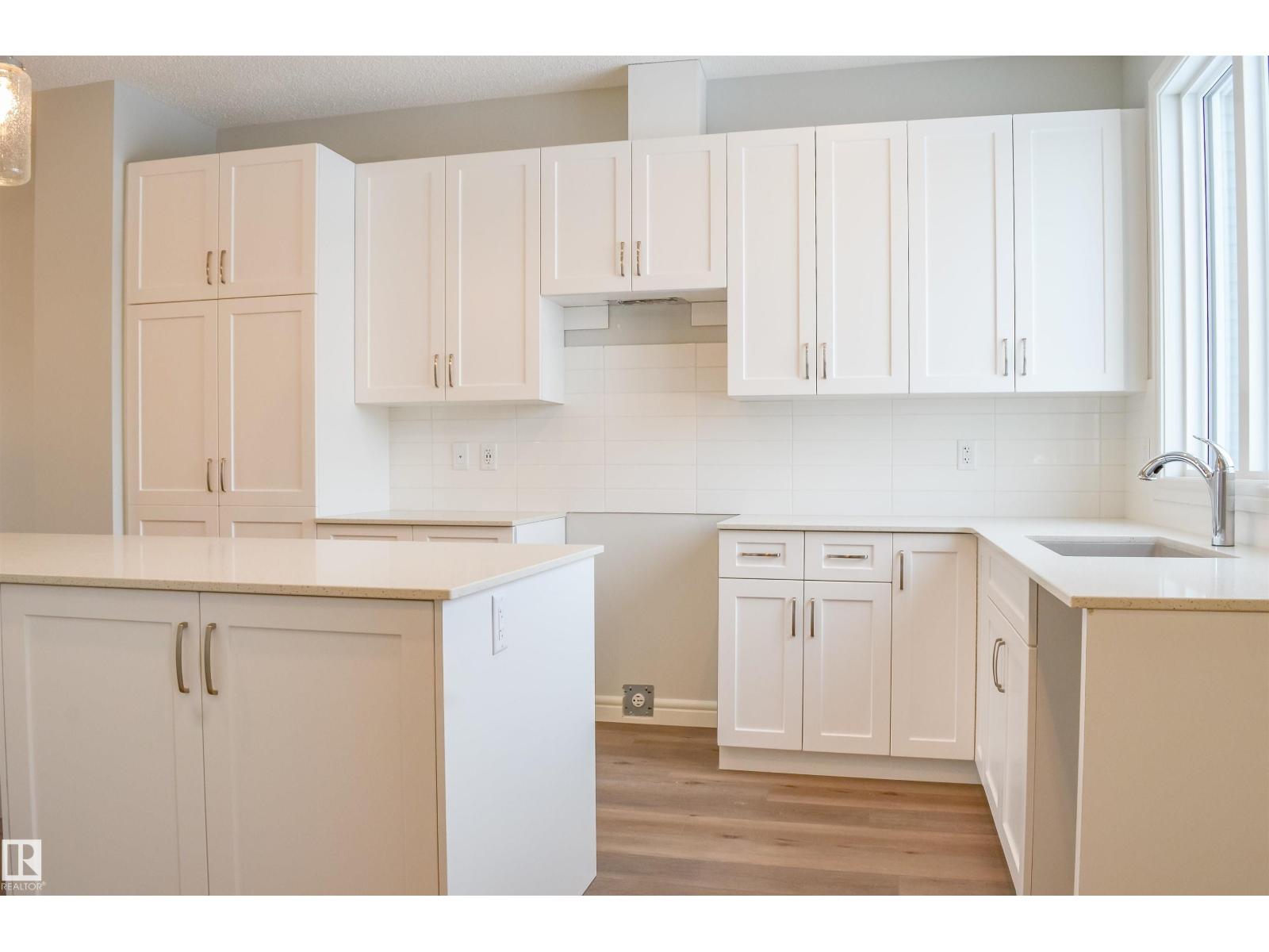18832 28 Av Nw Property Photo 7