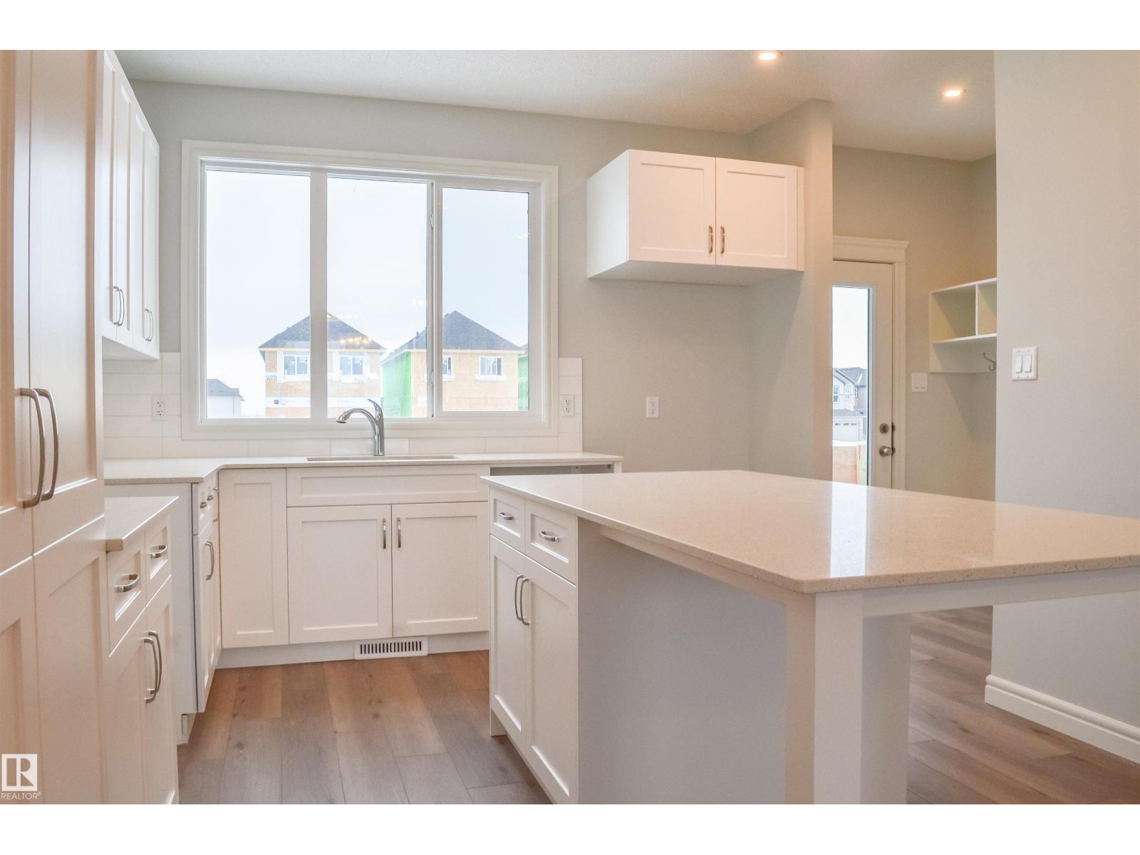 18832 28 Av Nw Property Photo 8