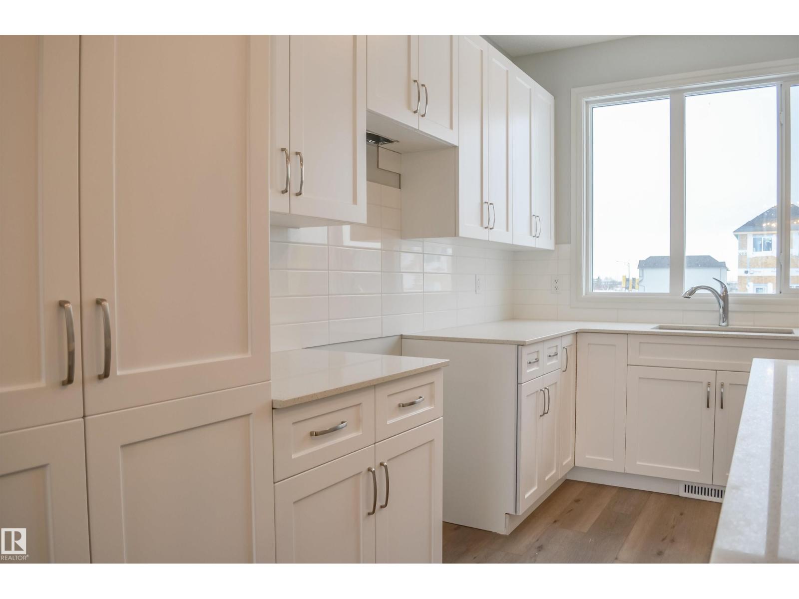 18832 28 Av Nw Property Photo 9