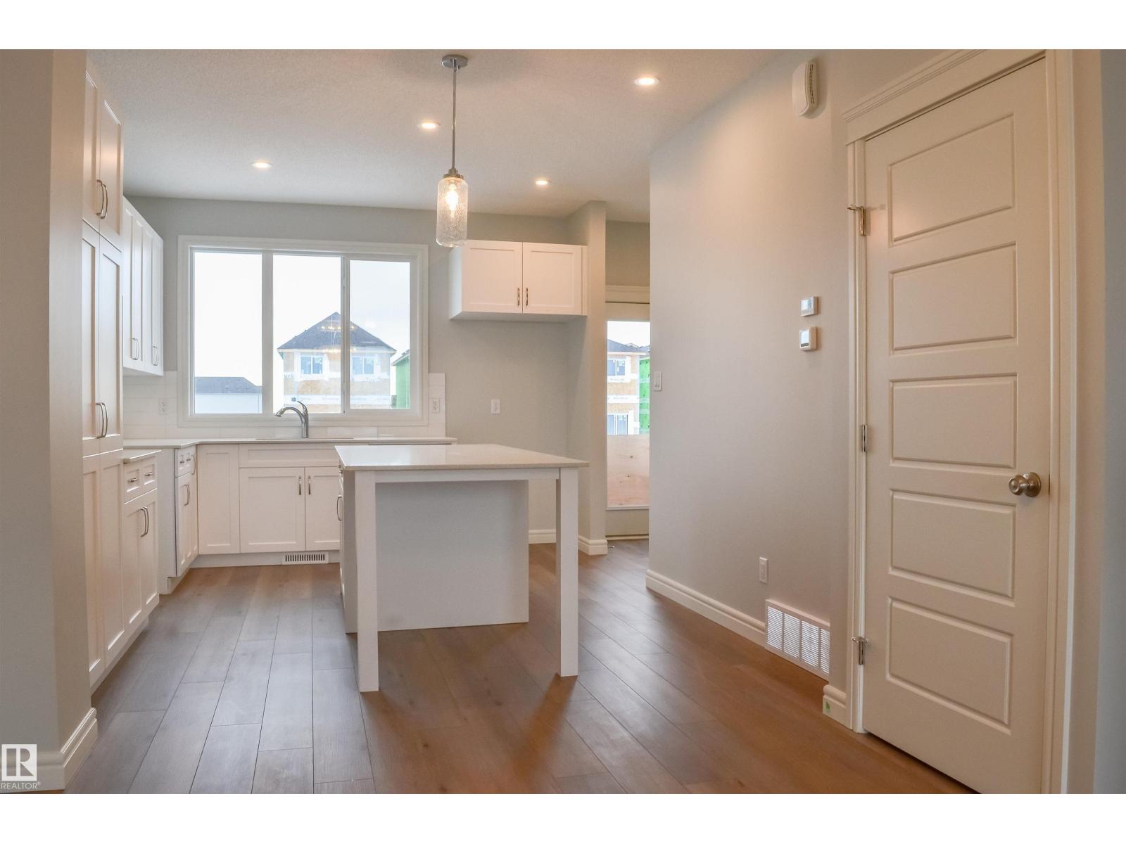 18832 28 Av Nw Property Photo 10