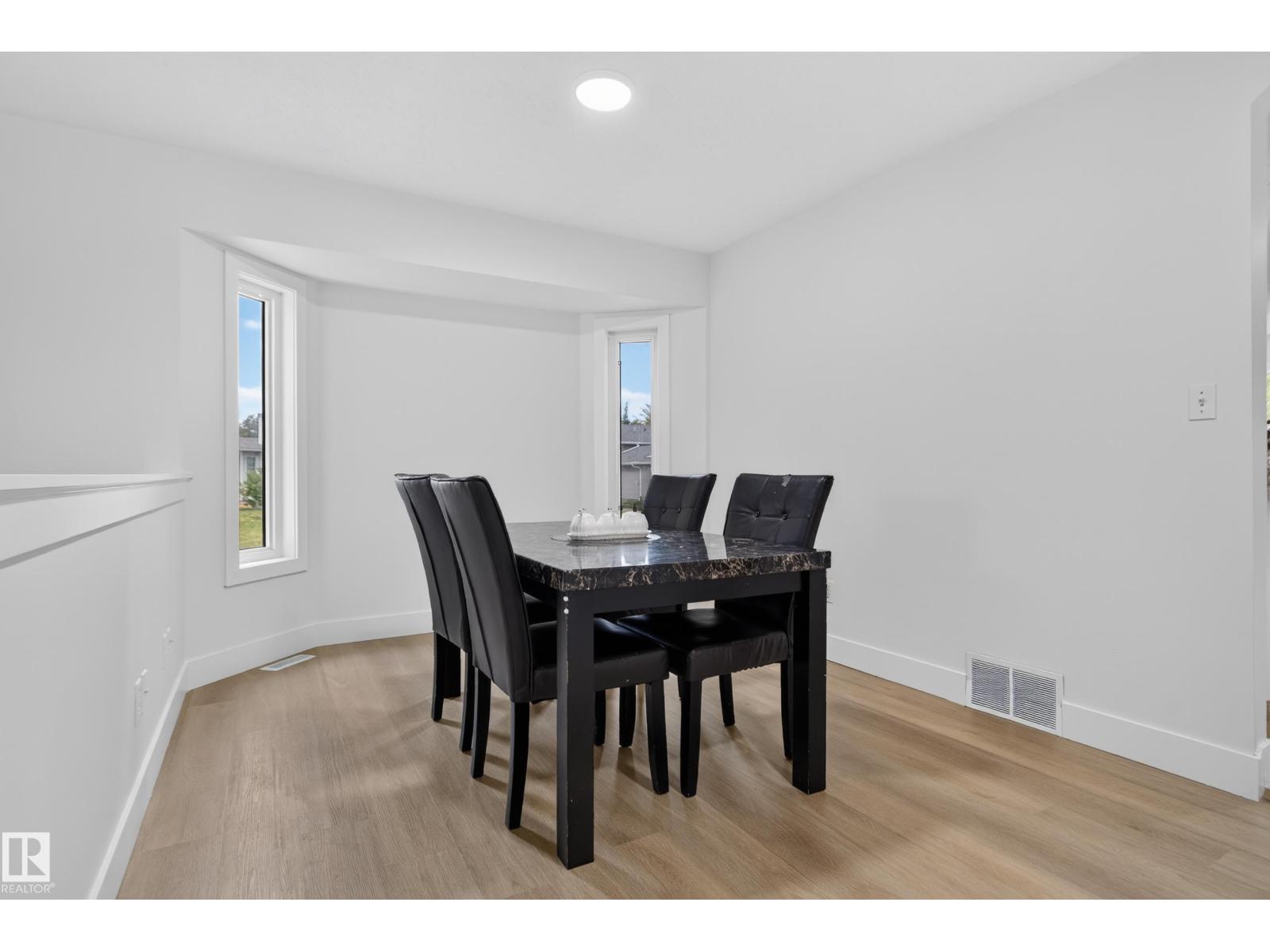 9504 95 St Se Property Photo 17