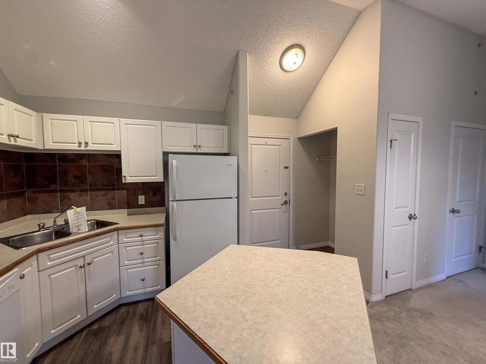 #515 11325 83 St Nw Property Photo 18