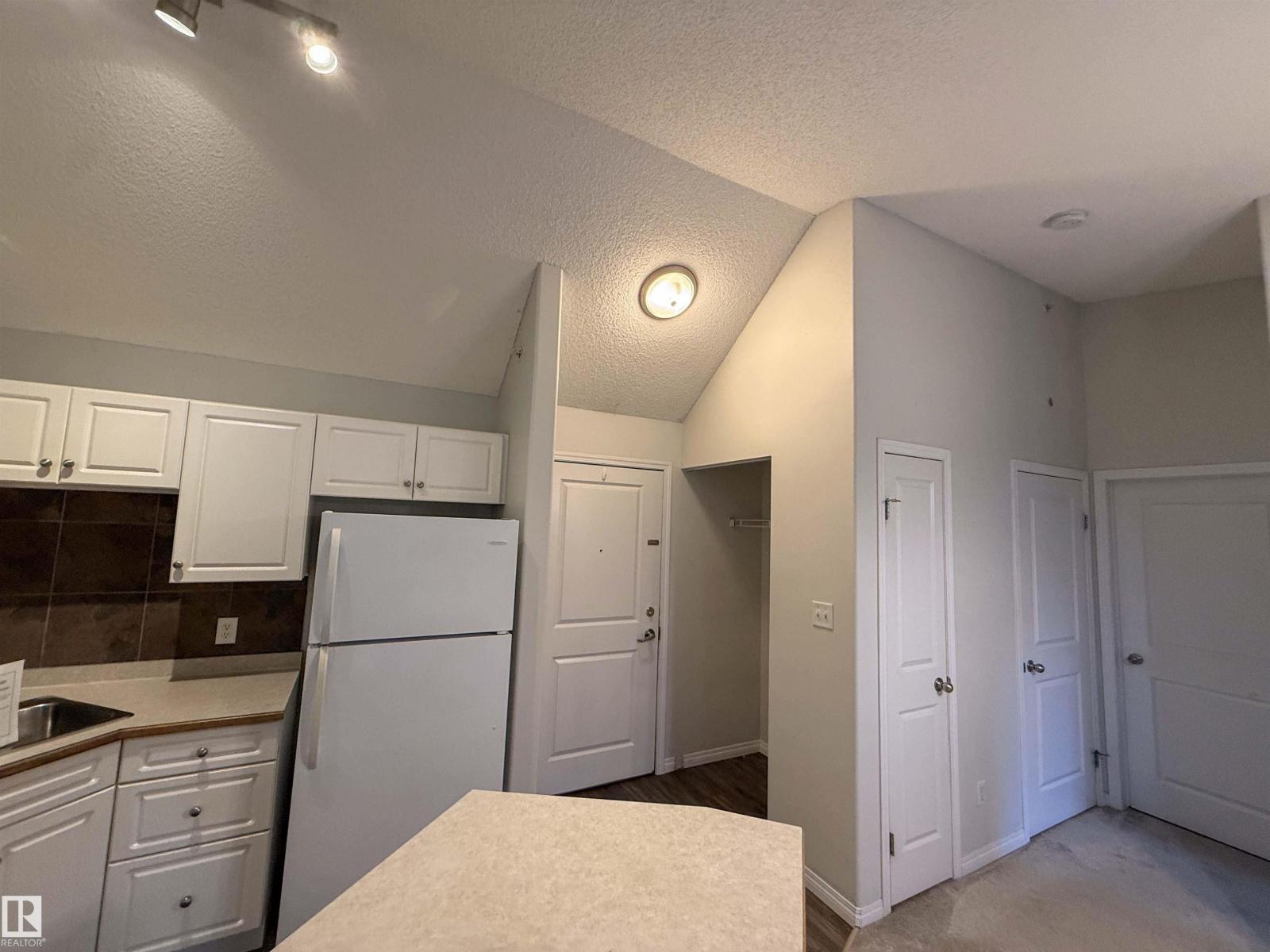 #515 11325 83 St Nw Property Photo 19