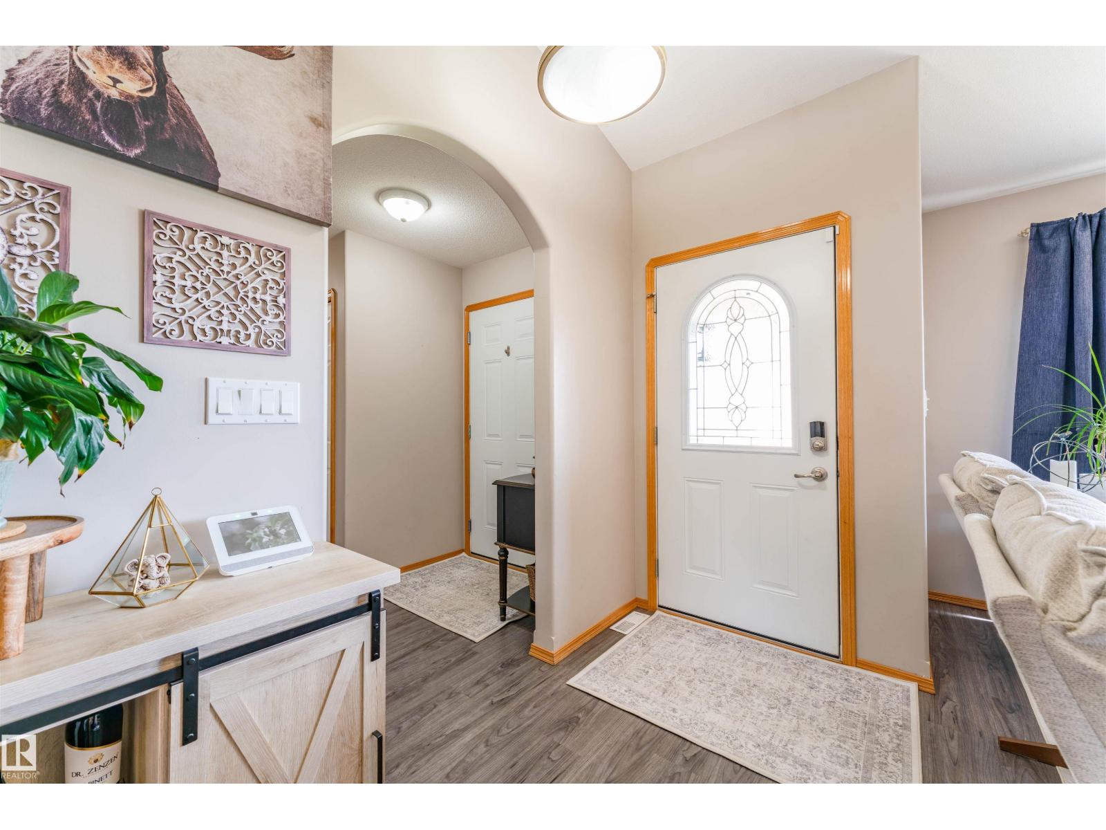 3924 44 Av Property Photo 2