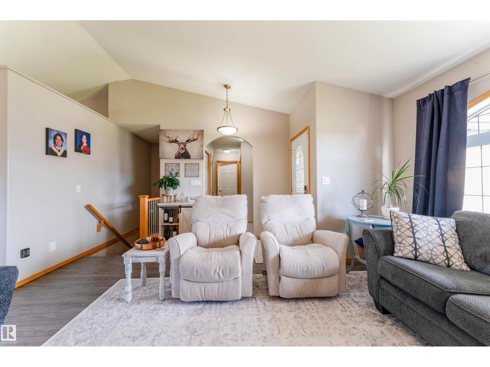 3924 44 Av Property Photo 7