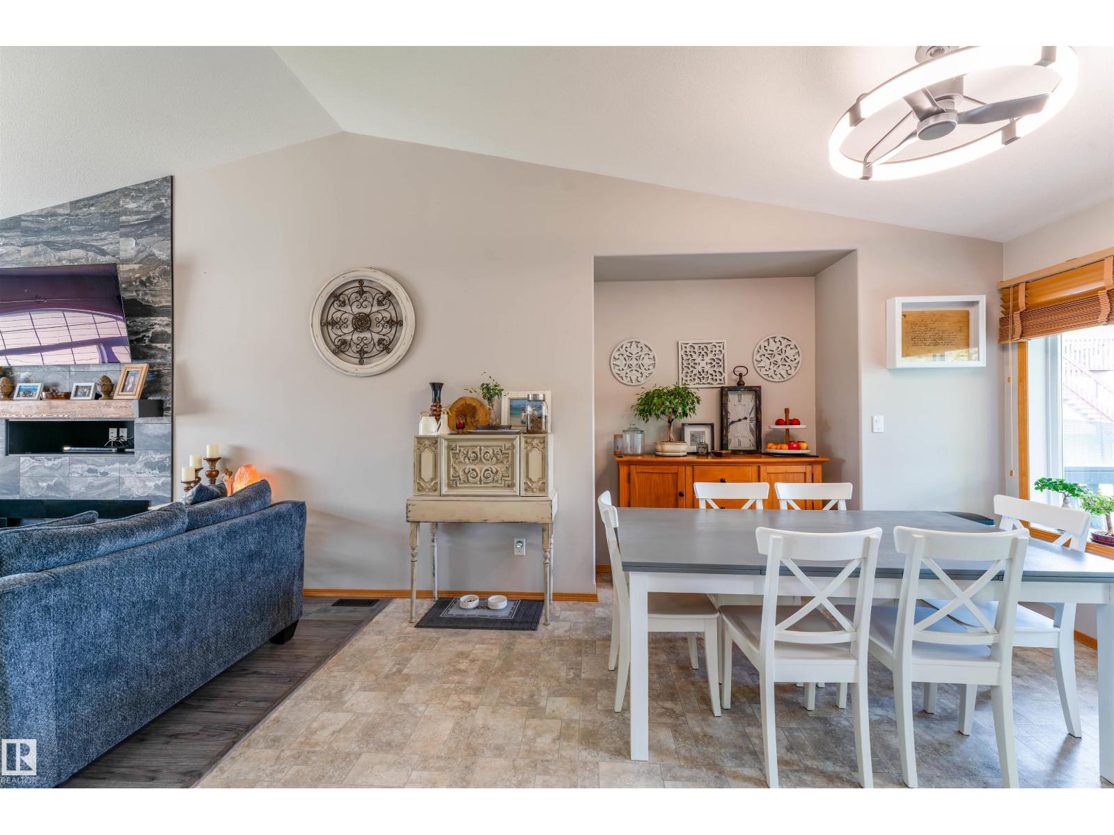 3924 44 Av Property Photo 8