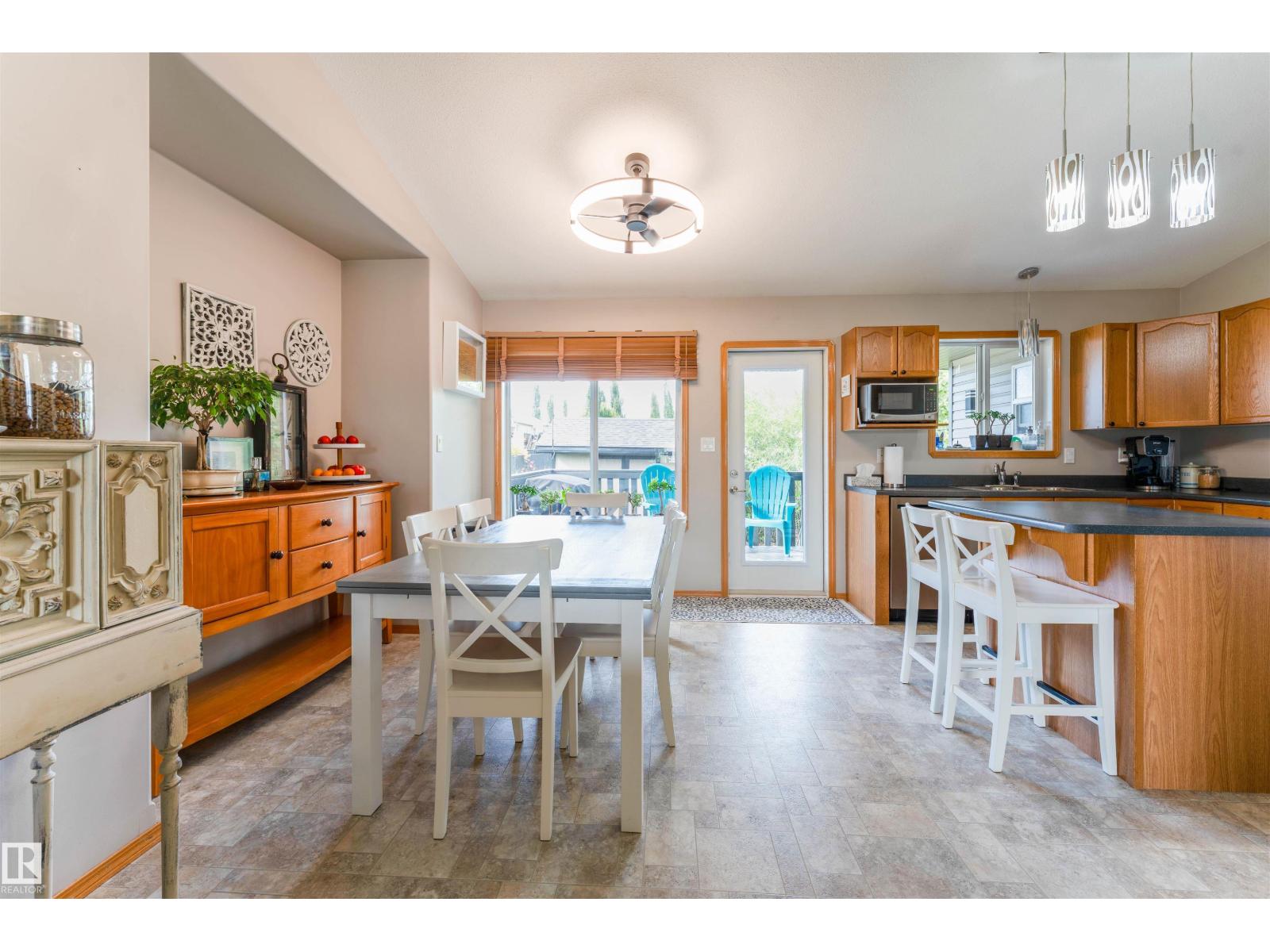 3924 44 Av Property Photo 10