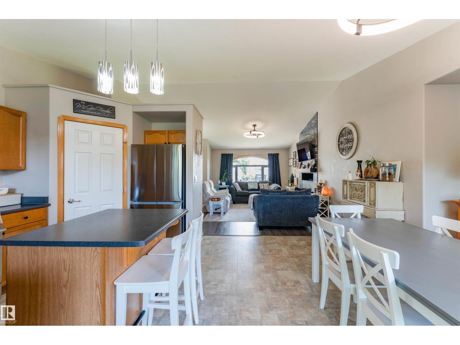 3924 44 Av Property Photo 12