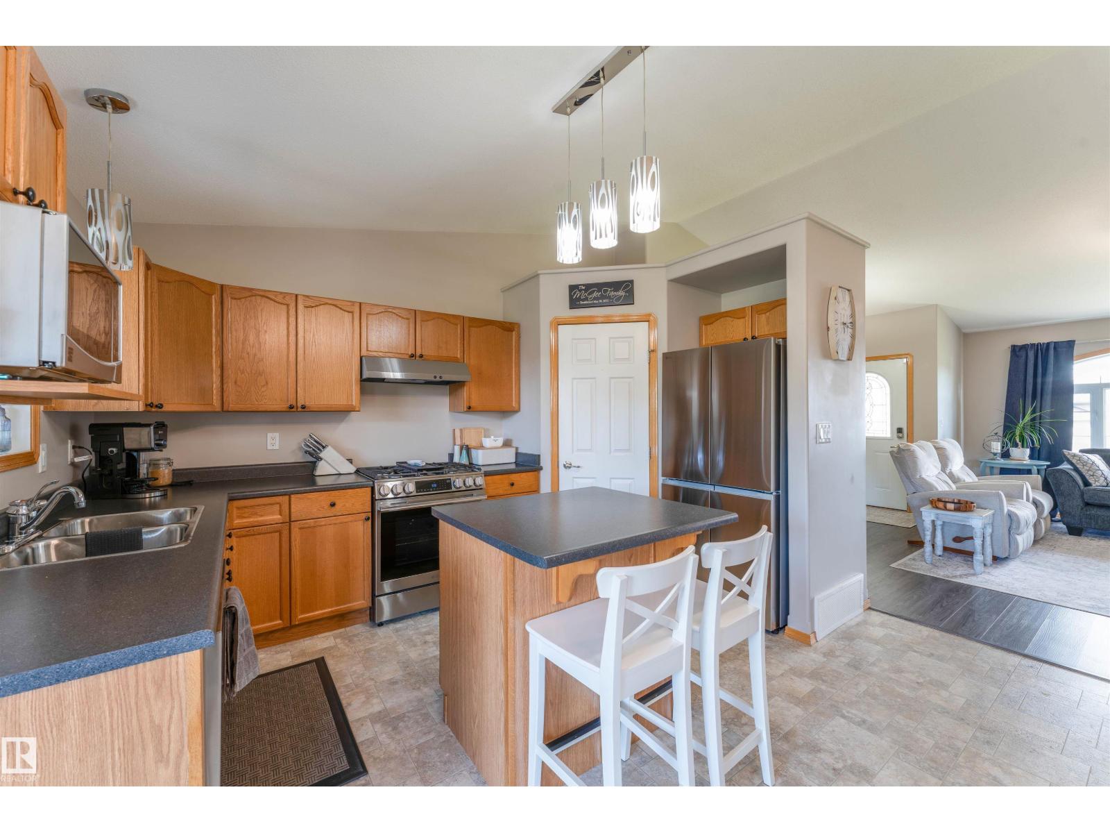 3924 44 Av Property Photo 13