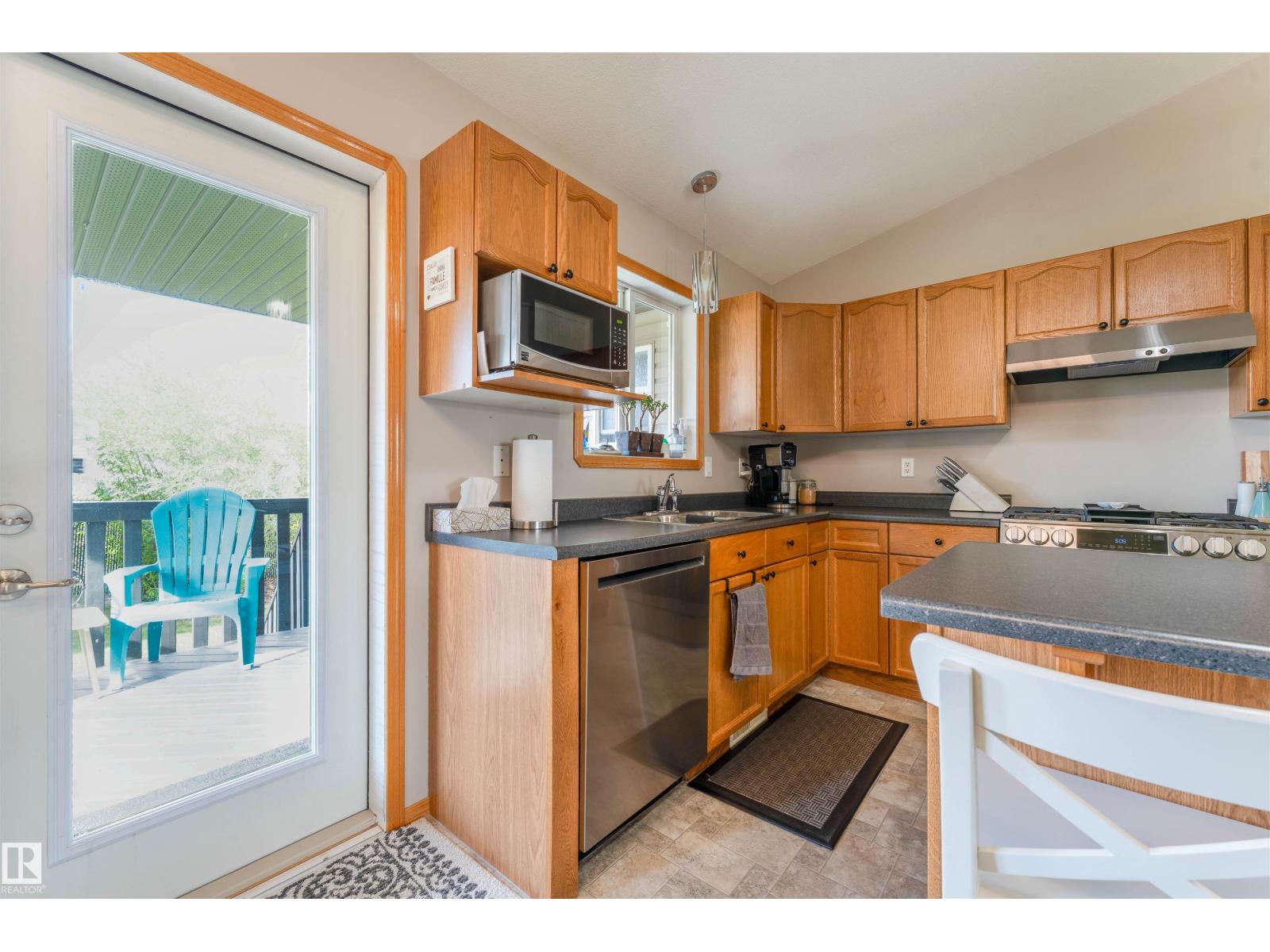 3924 44 Av Property Photo 14