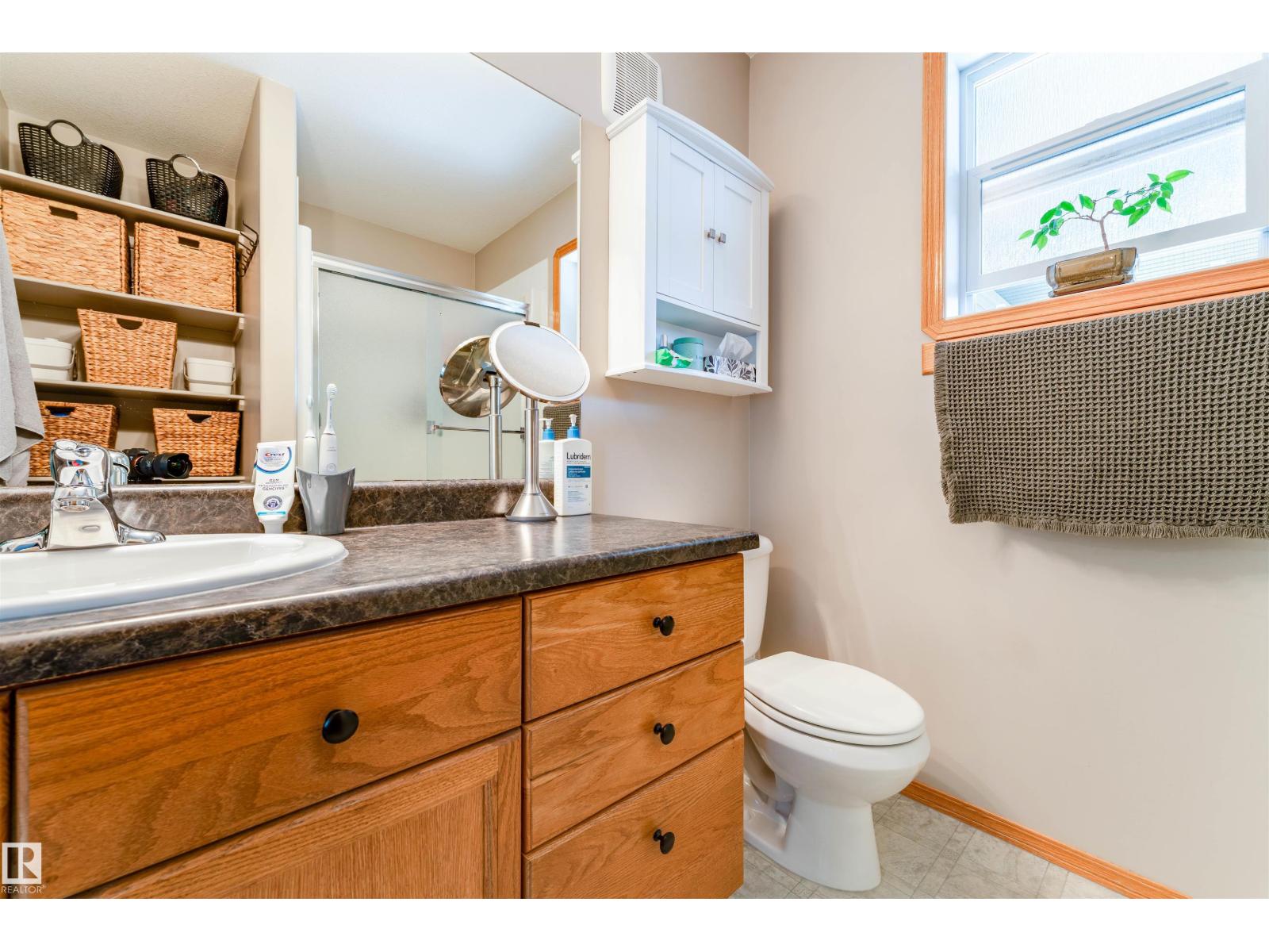 3924 44 Av Property Photo 18