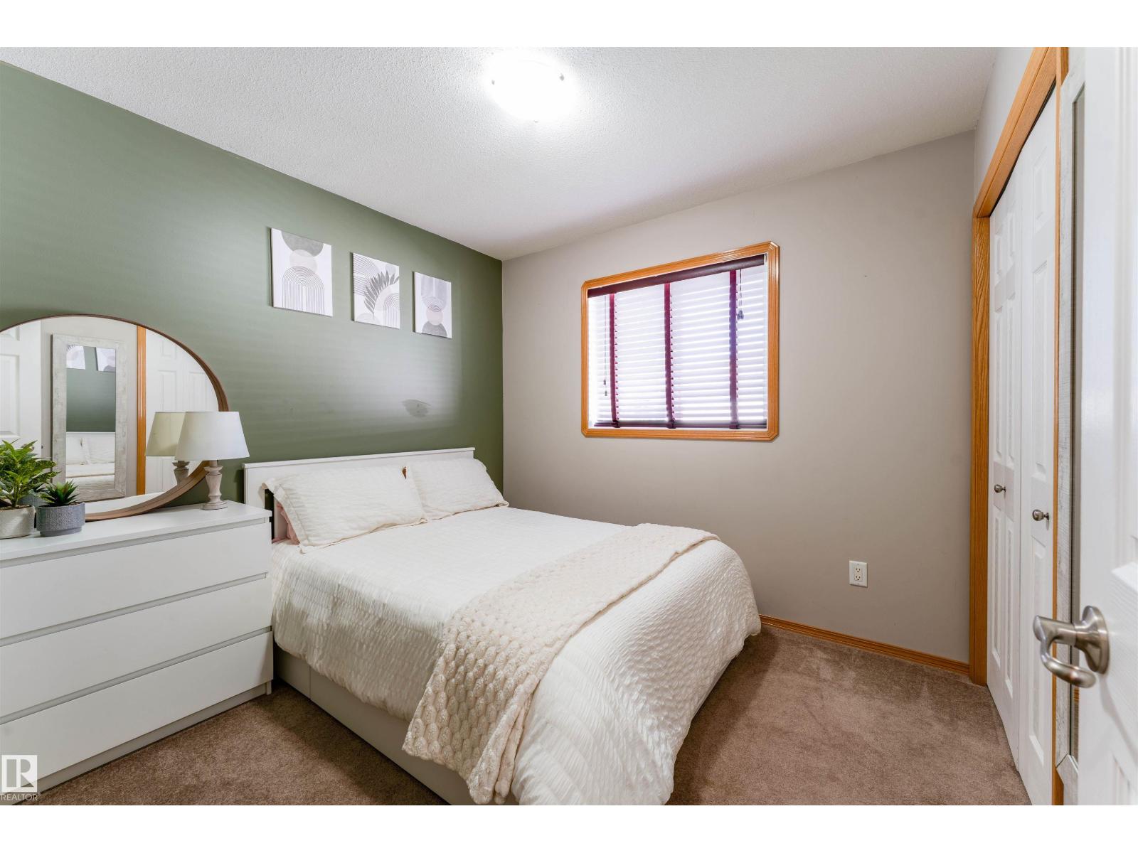 3924 44 Av Property Photo 20