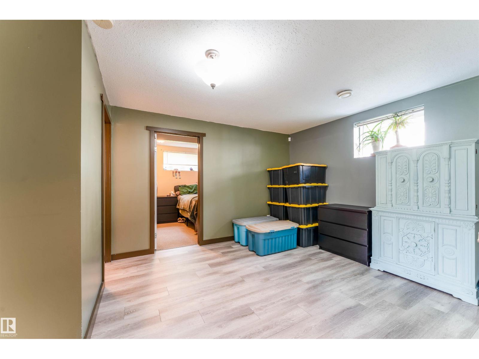 3924 44 Av Property Photo 23
