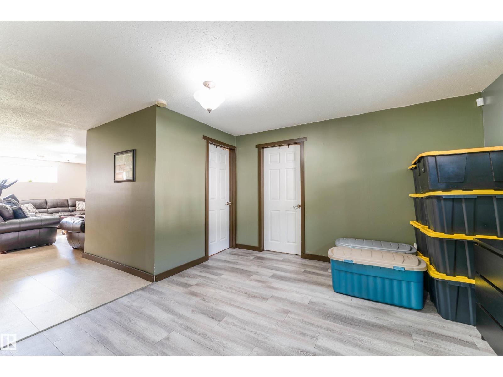 3924 44 Av Property Photo 24