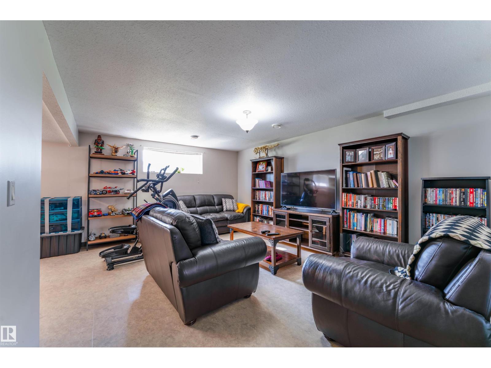3924 44 Av Property Photo 25