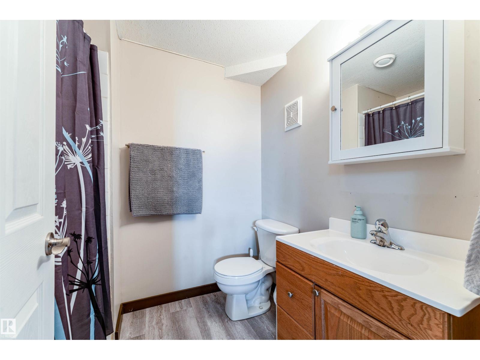 3924 44 Av Property Photo 29