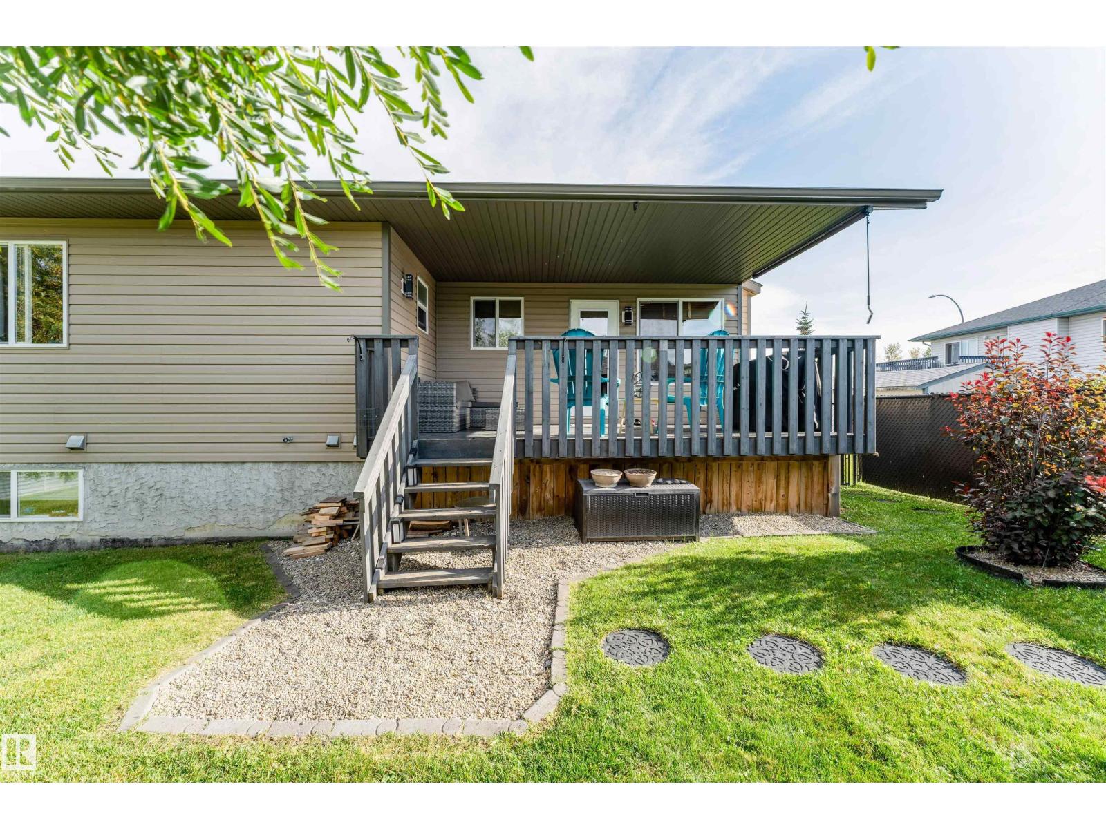3924 44 Av Property Photo 38