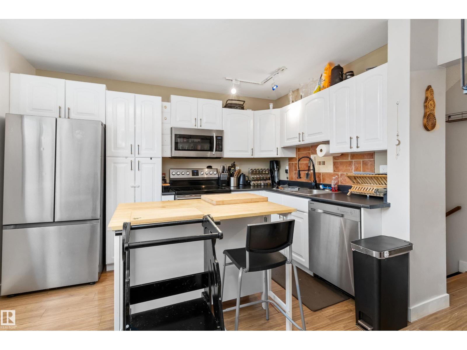 18045 96 Av Nw Property Photo 3