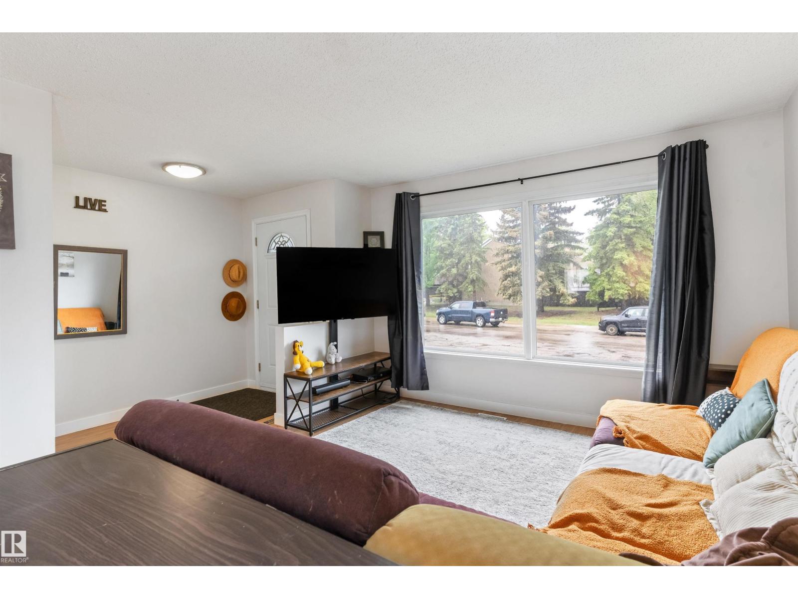 18045 96 Av Nw Property Photo 10