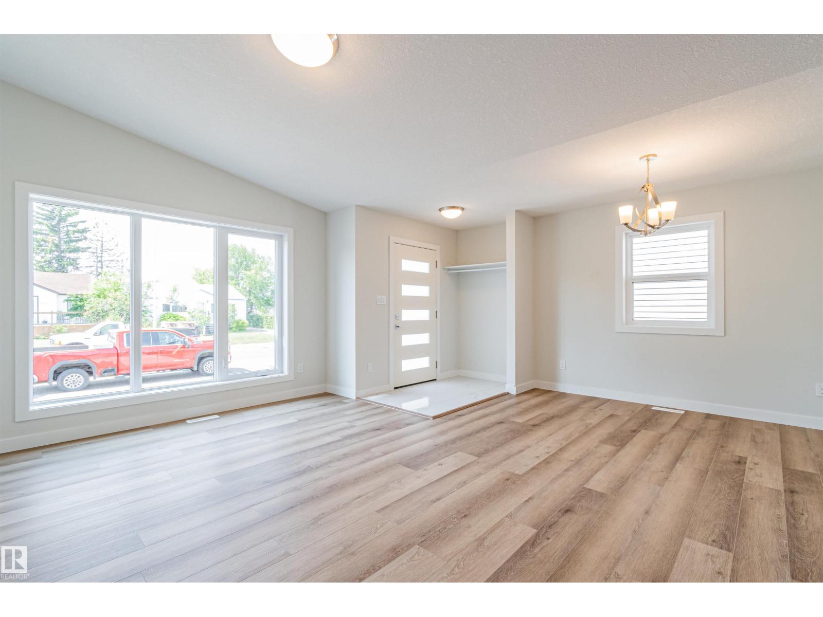 12117 85 St Nw Property Photo 4