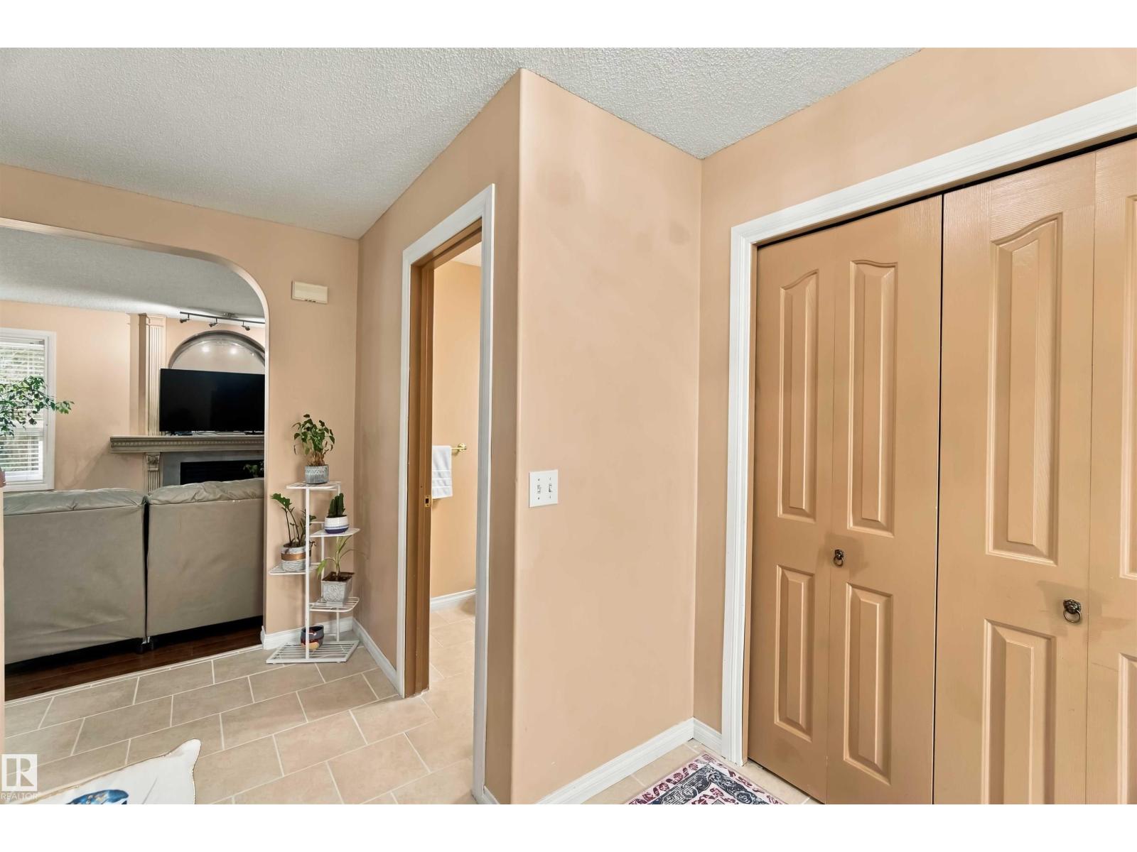 50 Westwood Wy Property Photo 7