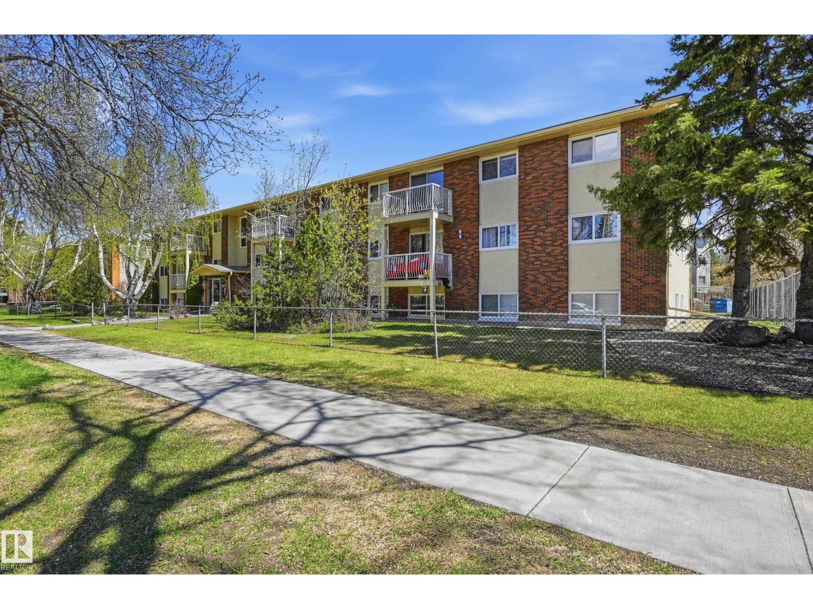 #305 10811 115 ST NW Property Photo 1