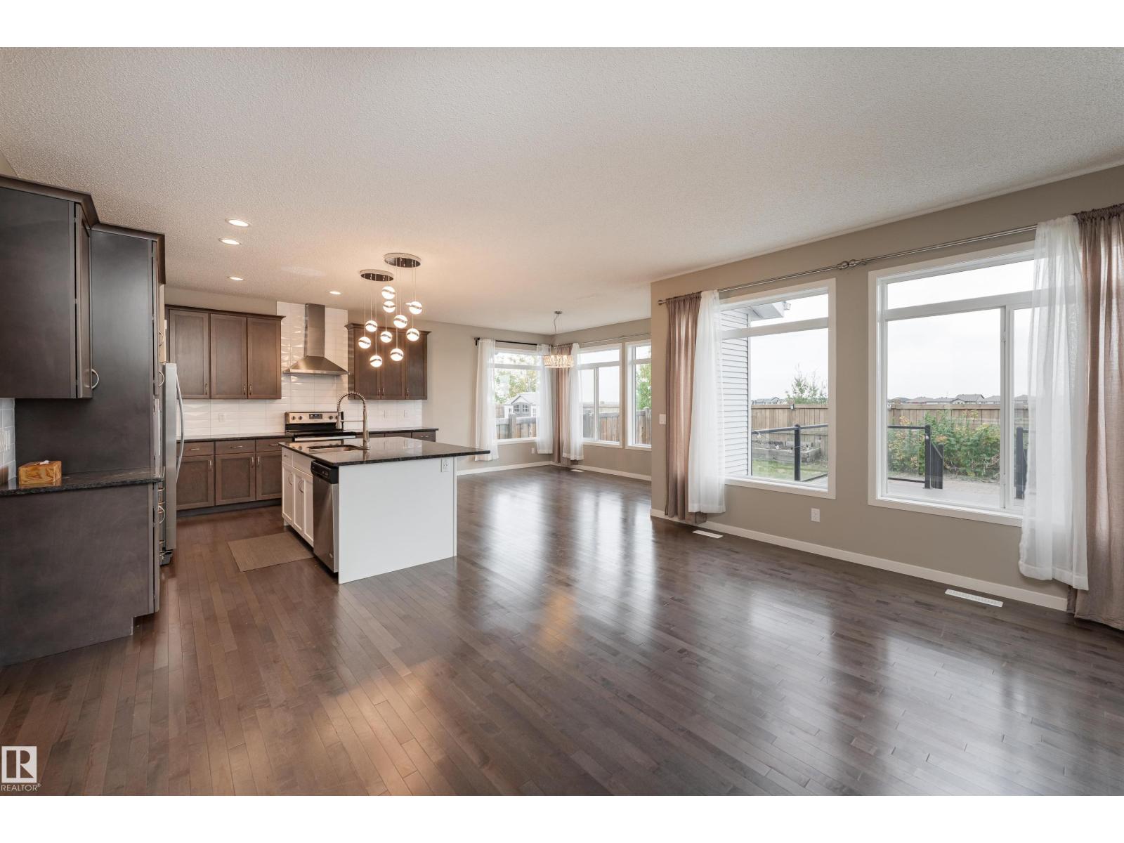 17523 56 St Nw Property Photo 5