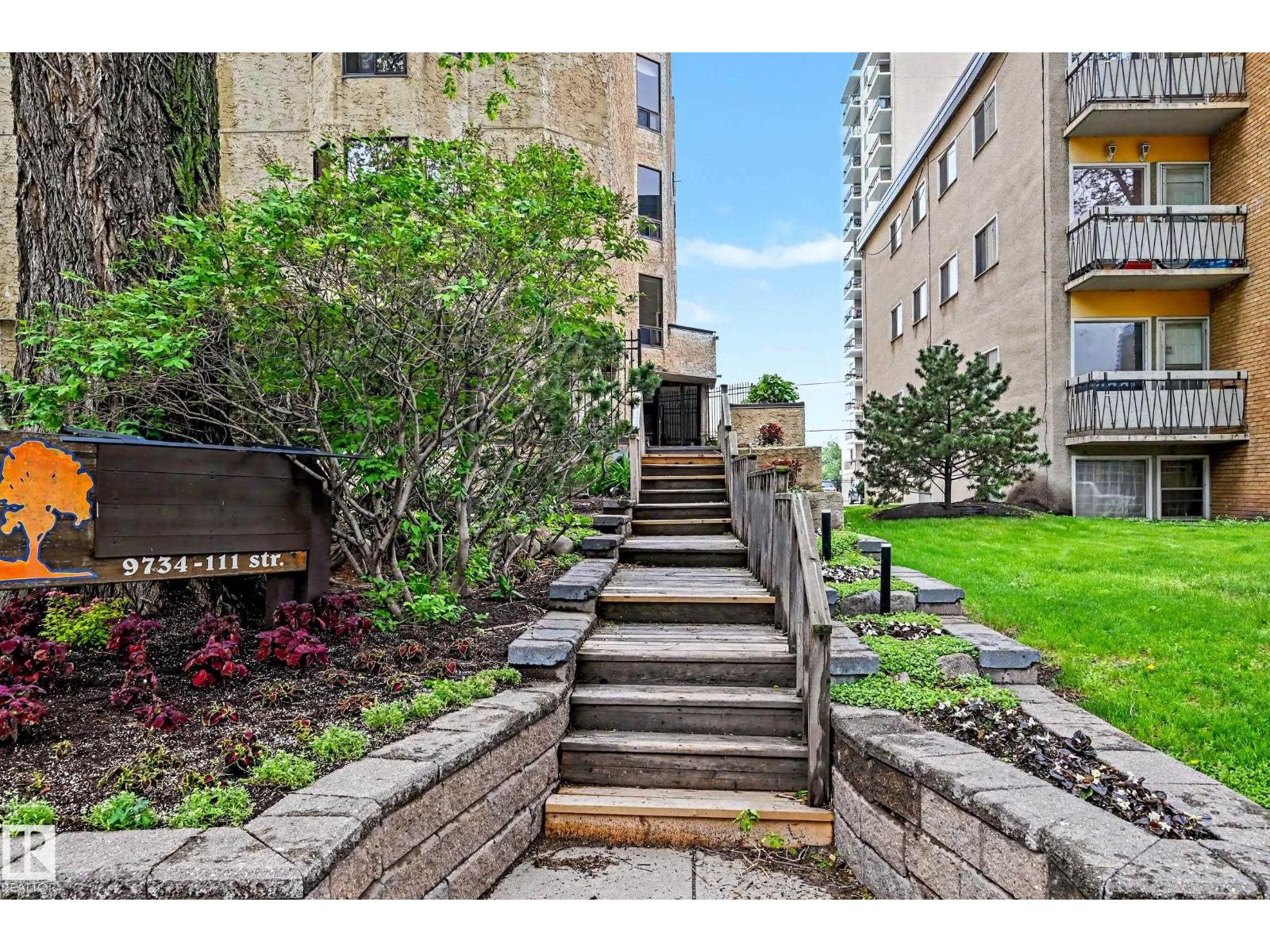 #3 9734 111 St Nw Property Photo 4